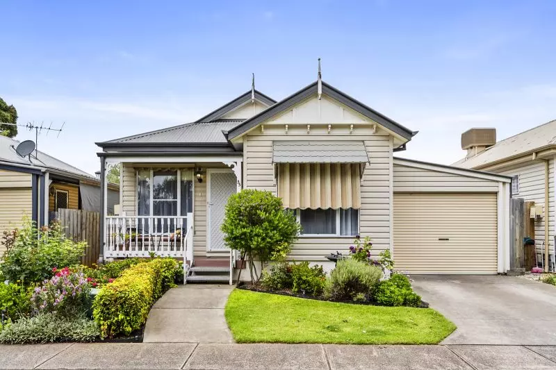 Vibrant & Beautifully Maintained!