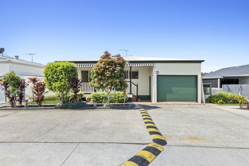 Spacious Home with Sunroom - Ready for You to Move In!