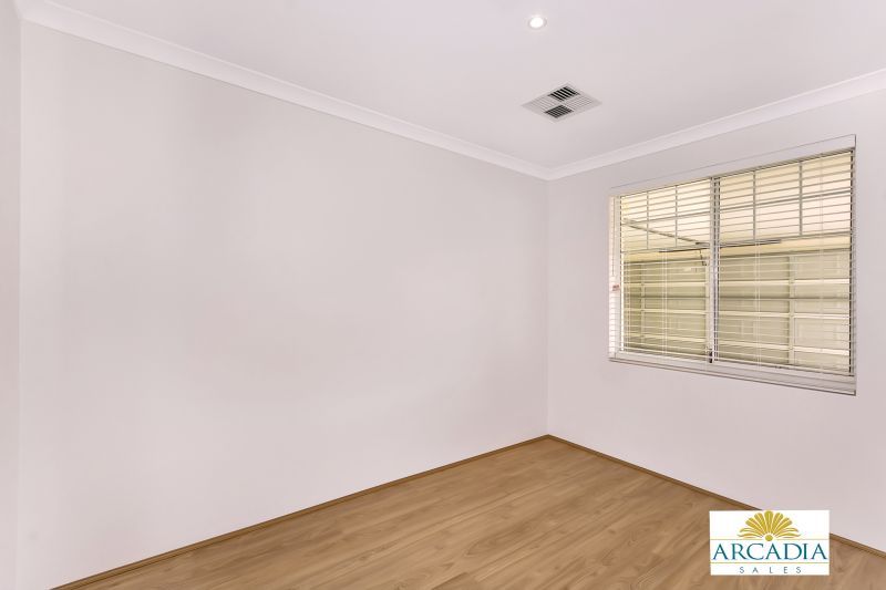 ARCADIA WATERS MADDINGTON - Dress to Impress...