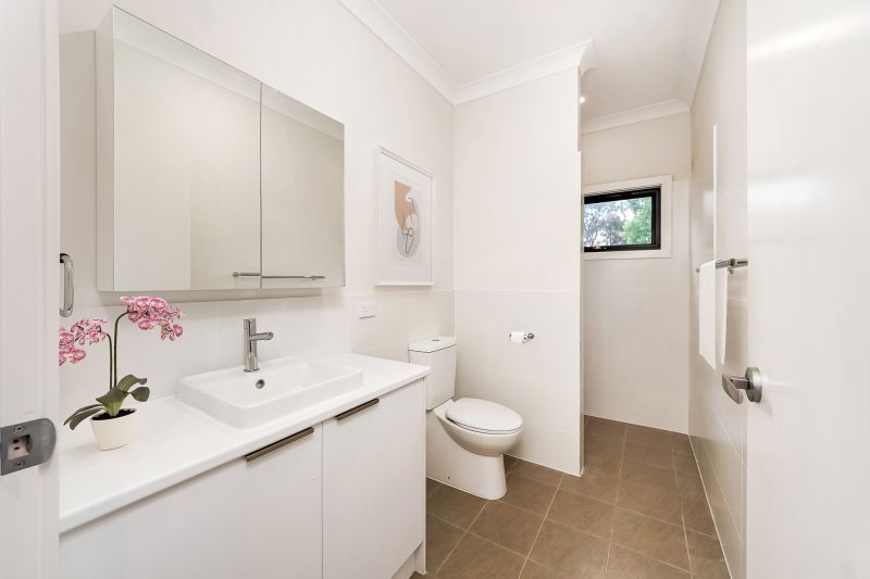 Contemporary Newly Built 3 Bed Home