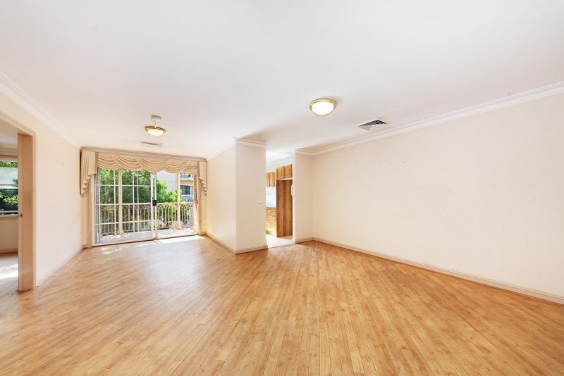 Rarely available 2 bedder in the renowned Windsor Gardens.