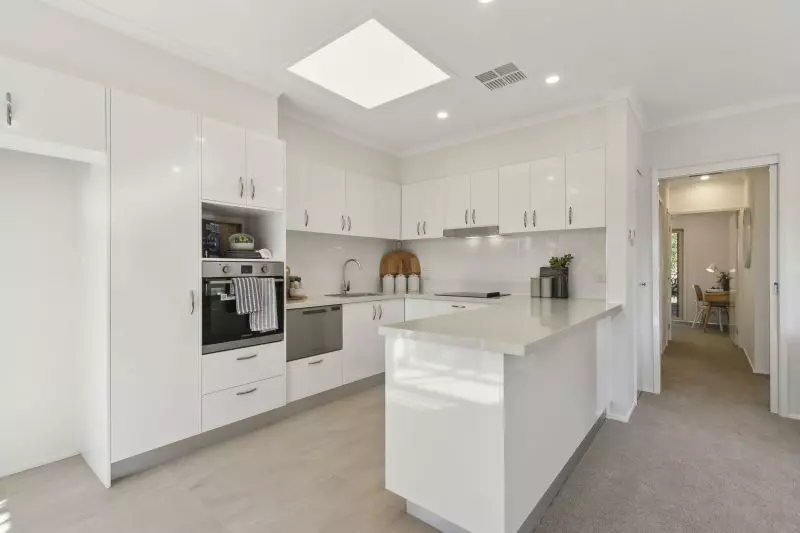 Stylish, 2-bedroom, modern villa close to the shops