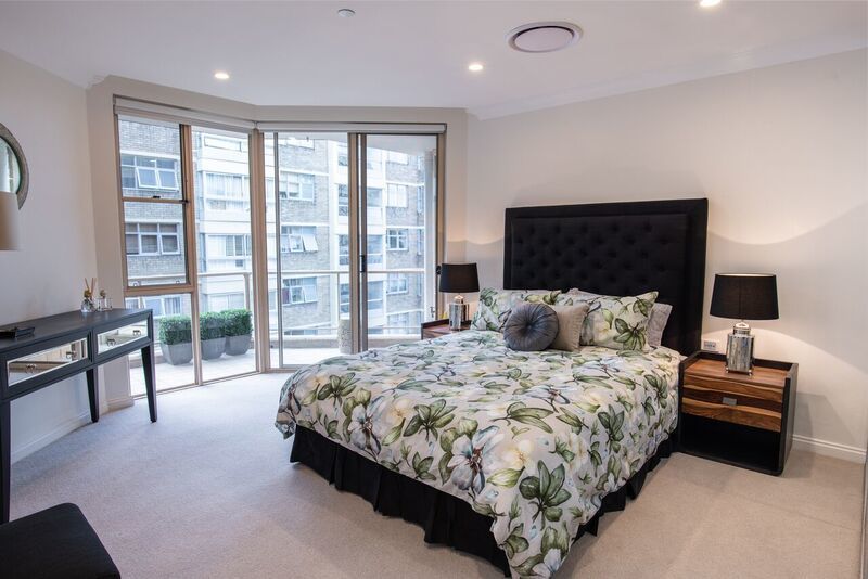 Elegant Apartment with Sunlit Balcony