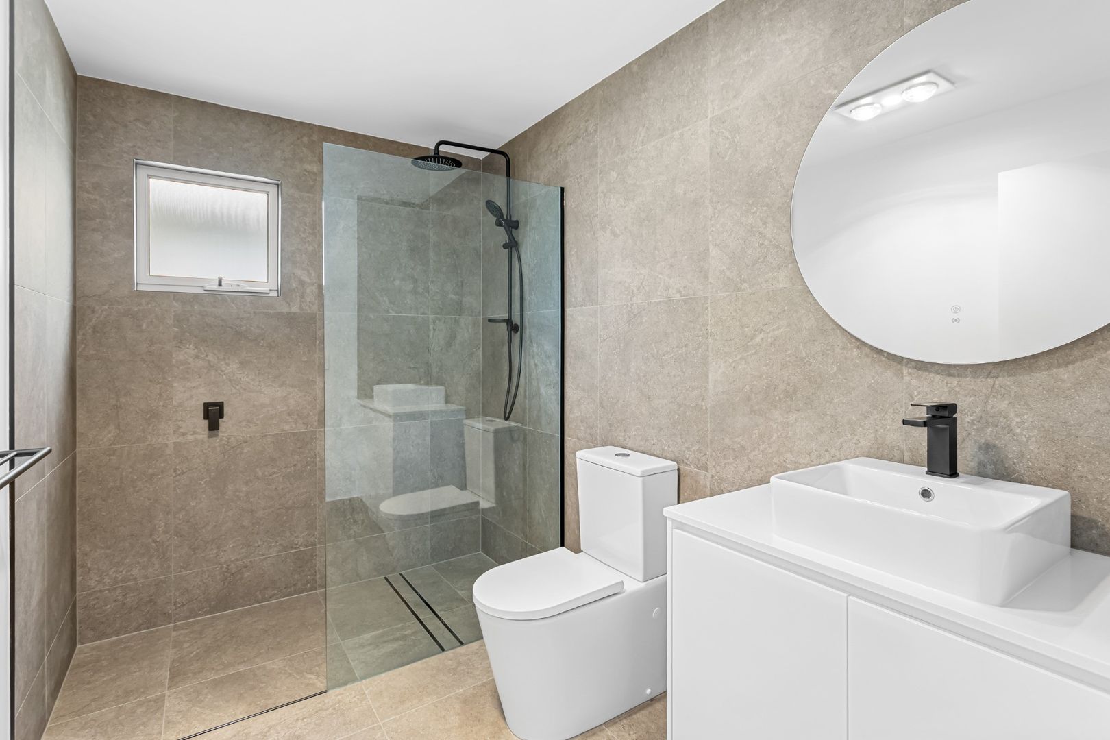STYLISH, BRAND NEW HOME – YOUR PERFECT RETIREMENT RETREAT!
