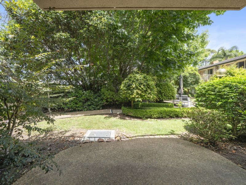 Light & bright one-bedroom apartment with services