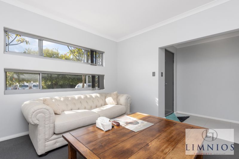 Street Front Stunner !