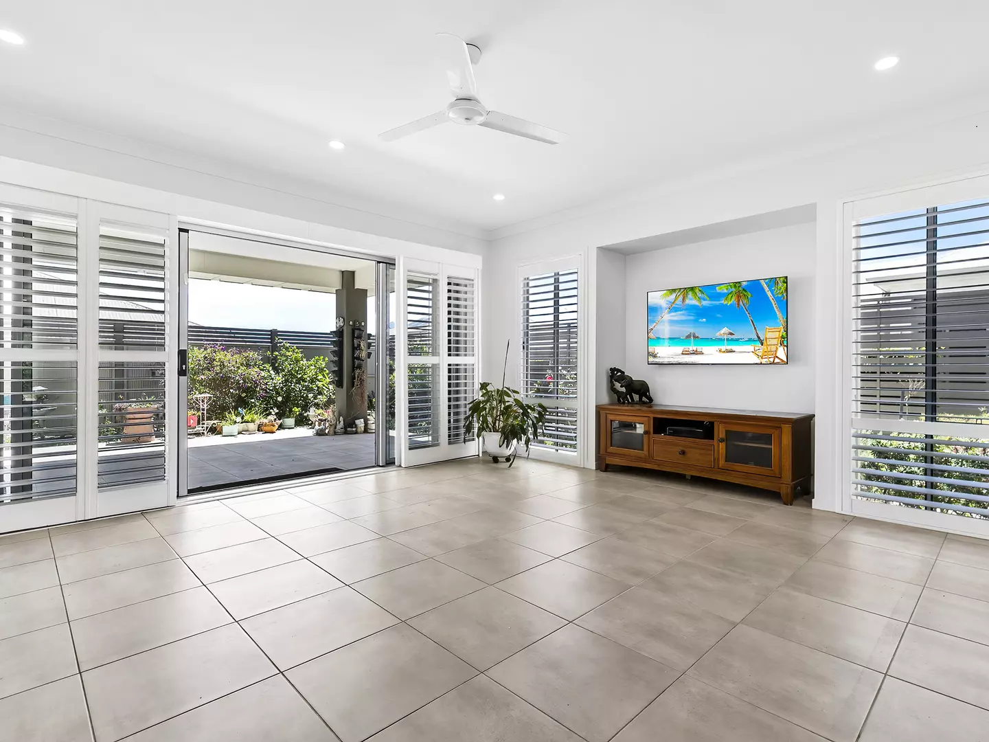 Halcyon Glades - Elegant Corner Block Home Perfect for Downsizers