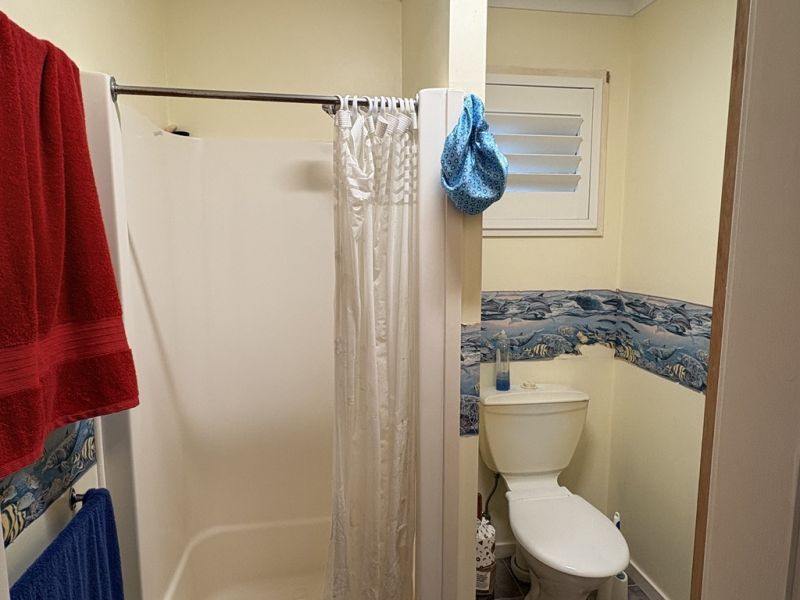 1 x Bed, 1 x bath, study and carport.