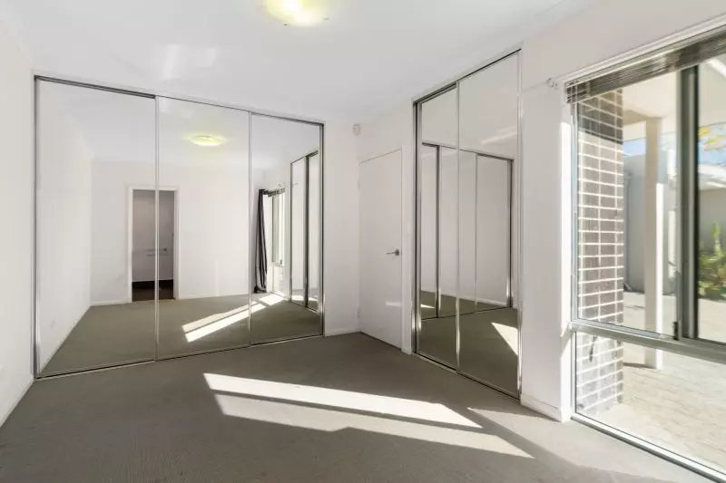 Ticking All Boxes: Location, Modern, Spacious & NO STRATA