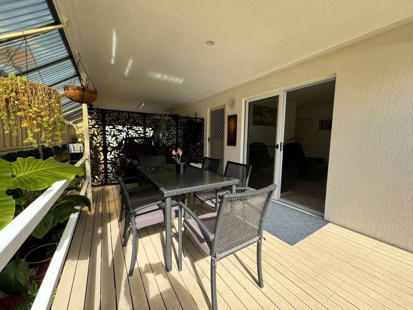 FRESH, BRIGHT & BEAUTIFUL