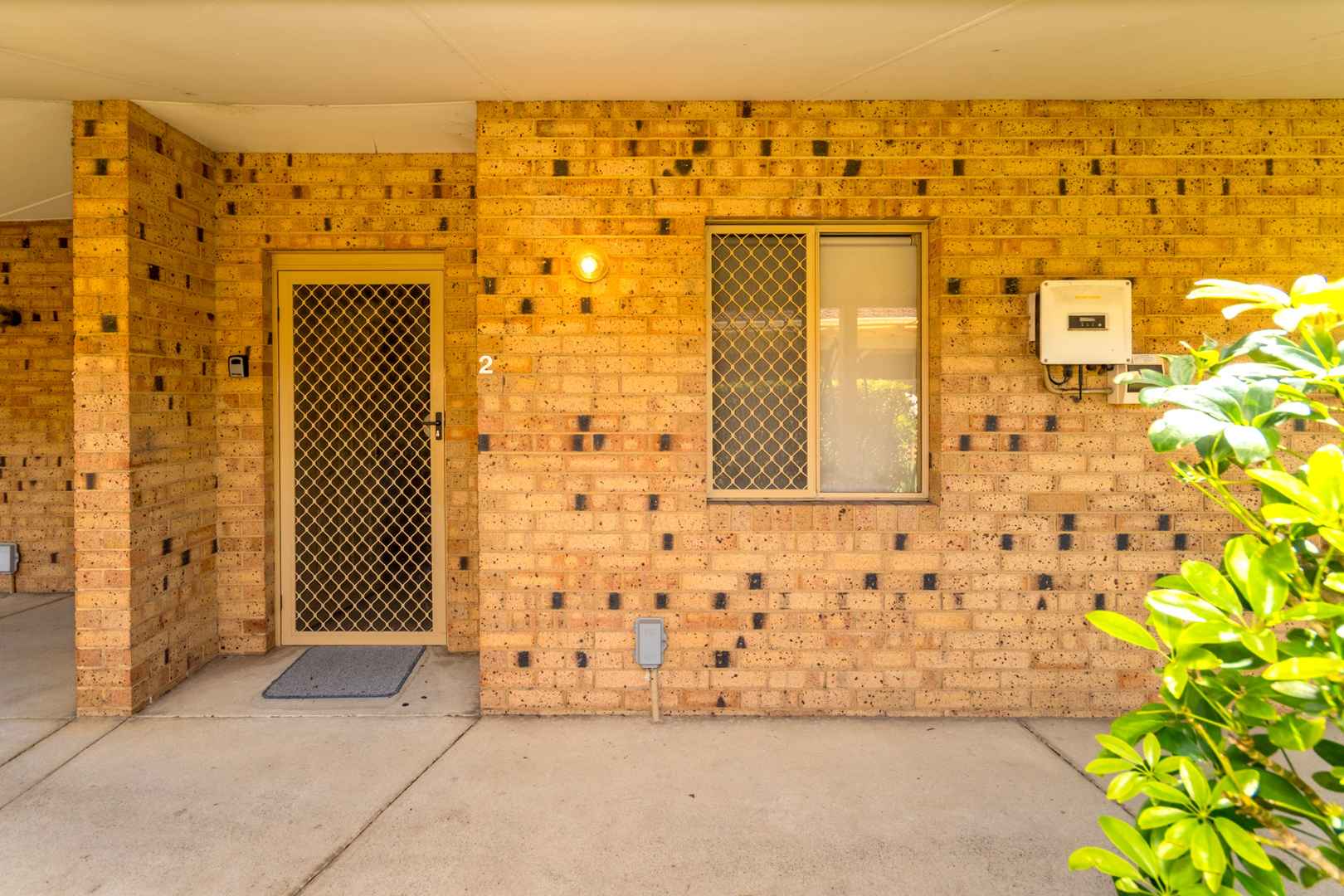 One bedroom unit overlooking gorgeous Bibra Lake