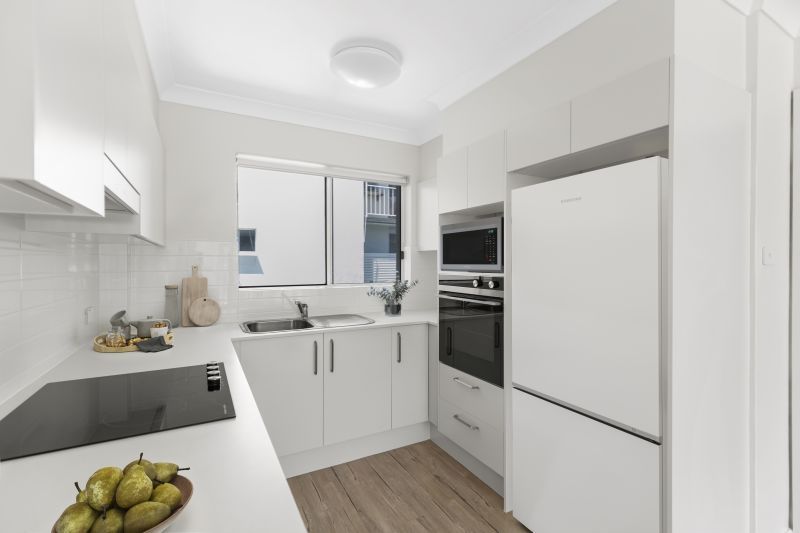 Beautifully renovated 1 bedroom unit with large open plan living/kitchen area