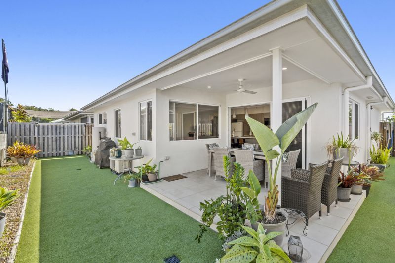 Tranquil Living, Spacious Backyard
