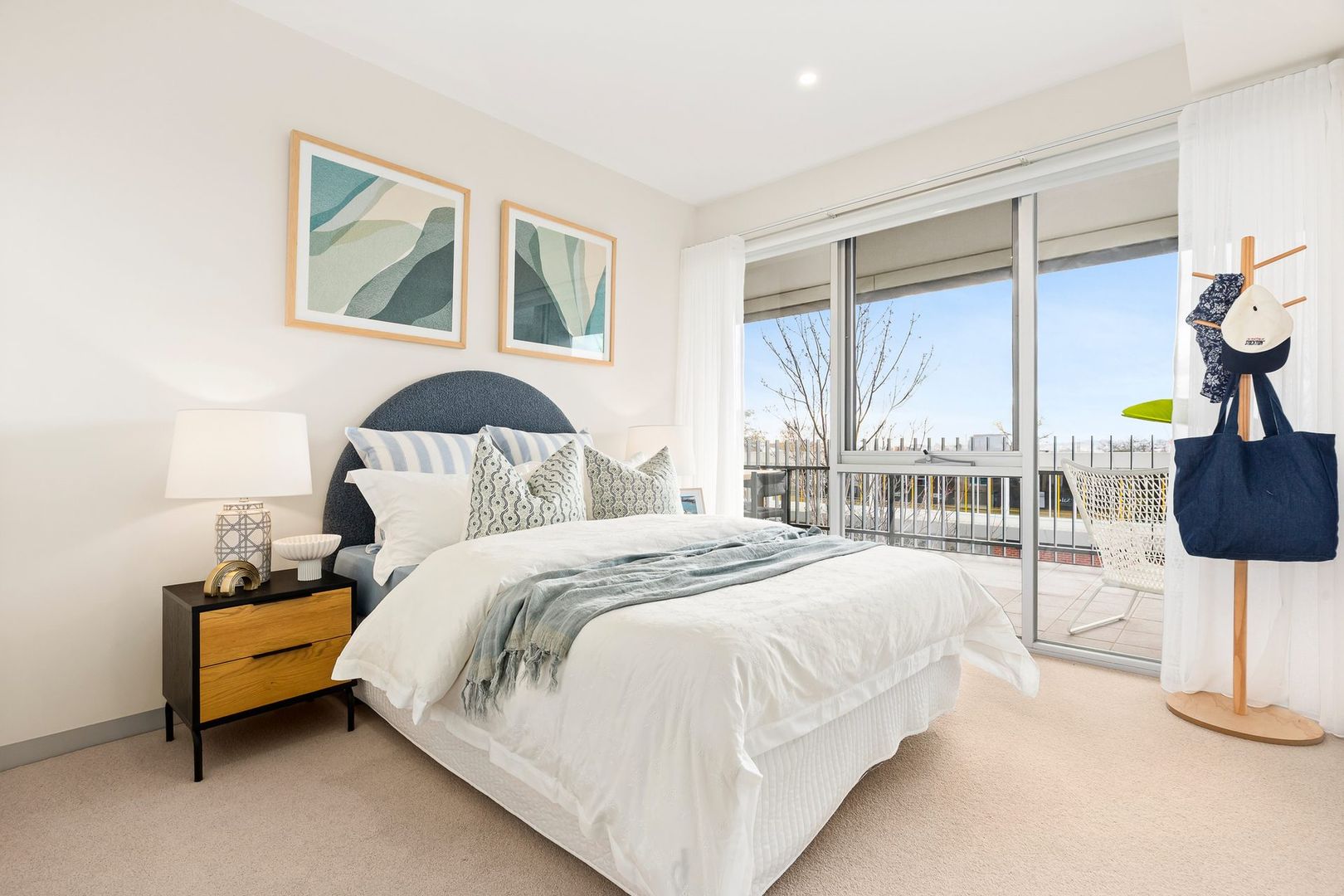 North-facing 2-bedroom apartment with views!