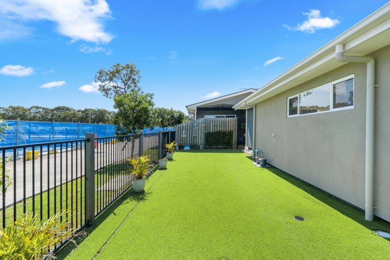 Modern Home – Carefree Lifestyle!