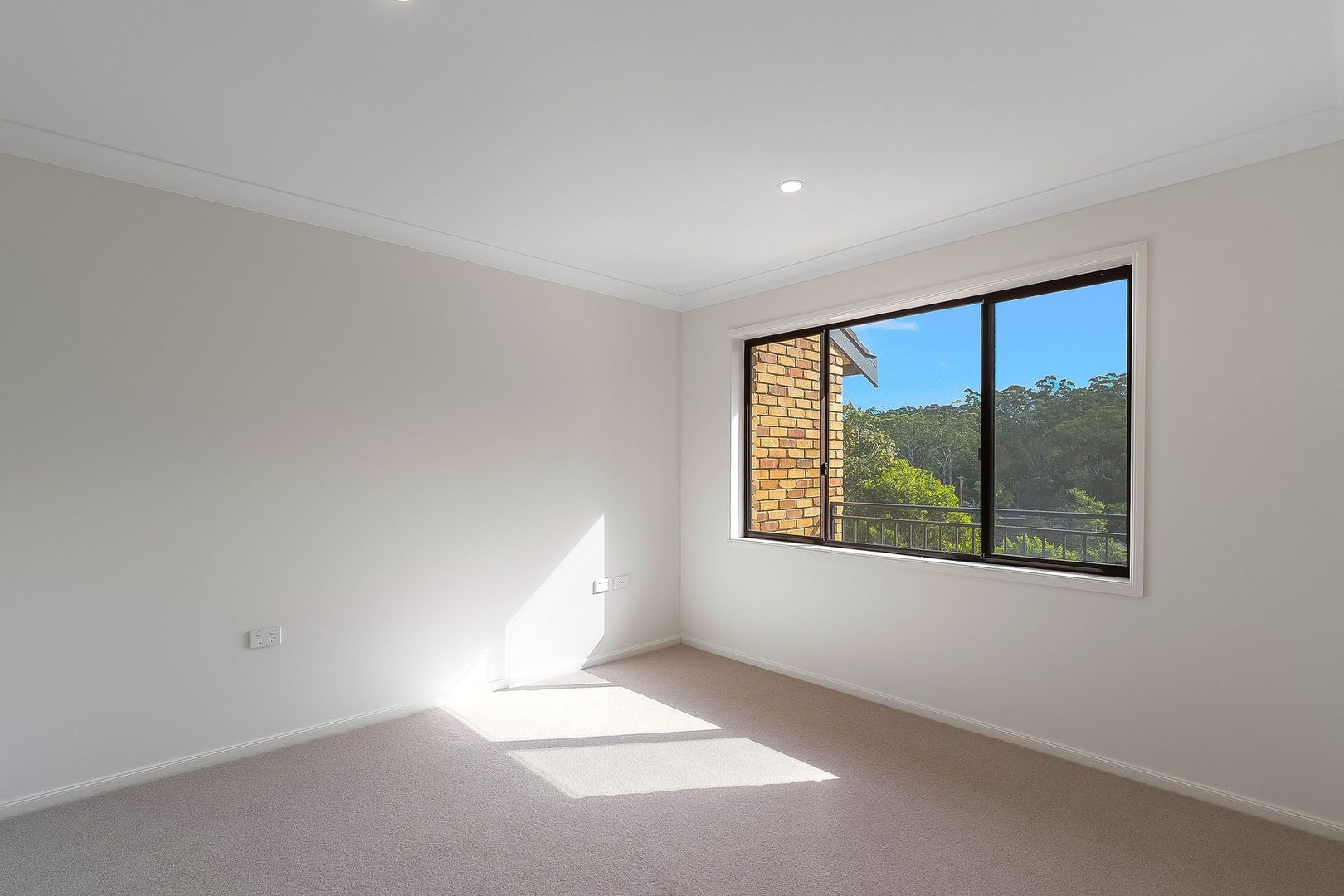 Refurbished Home with Bush and Mountain Outlook