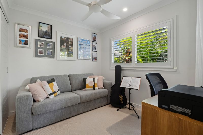 Stylish Living with Lovely Green Surrounds