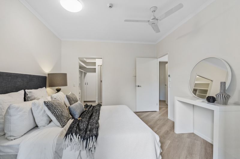 Conveniently located one-bedroom apartment with lovely view