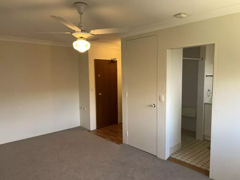 (Under offer) Affordable  Studio Serviced Apartment which offers a great alternative to Residential Care