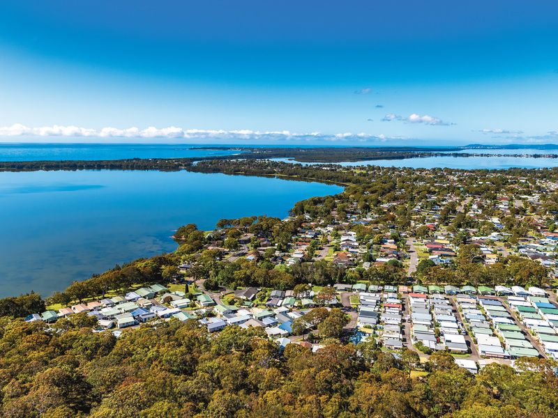 Bespoke 1 bedroom home in lakeside community