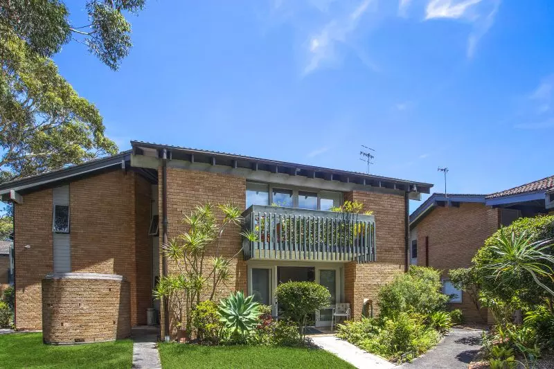 Bright and sunny first floor unit