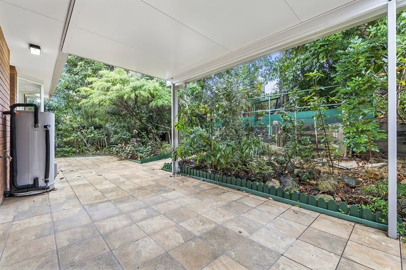 Spacious Villa Retreat with Garden Views