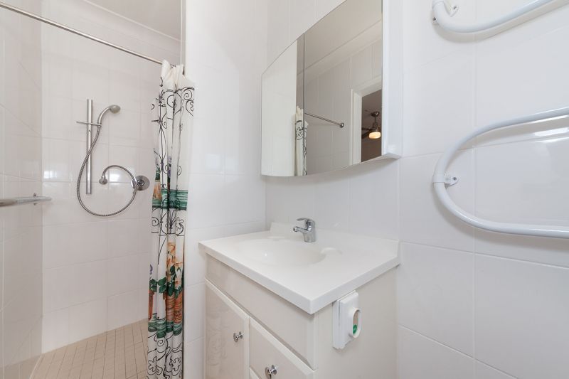 This generously proportioned floorplan offers worry-free, secure retirement living