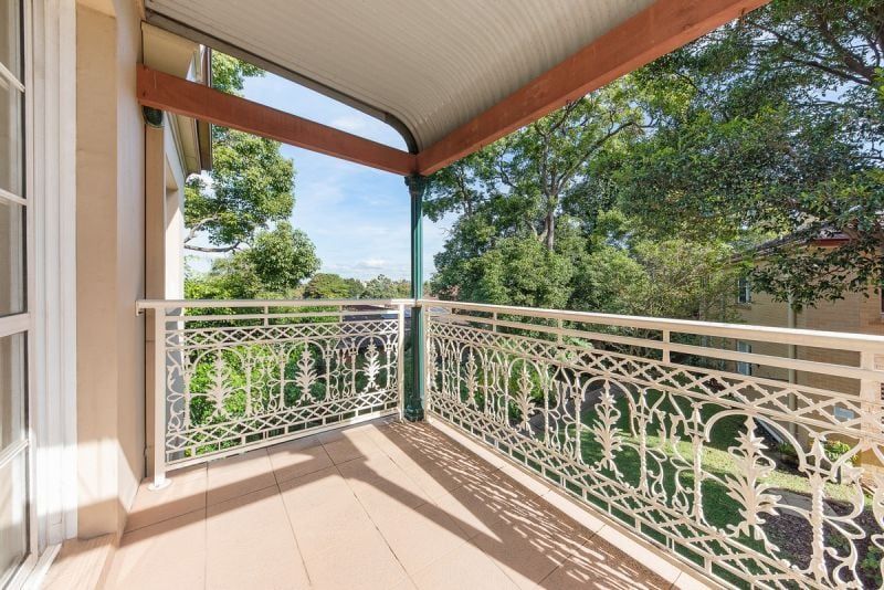 A private location with a first floor leafy outlook