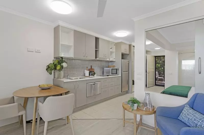 Ground-floor studio apartment with ocean views