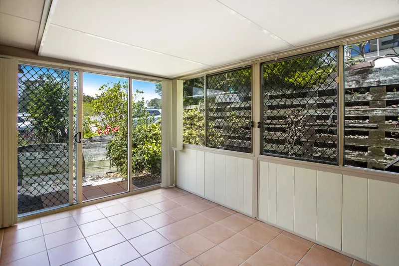 Charming Villa with Private Garden, Solar Power, and Spacious Interiors