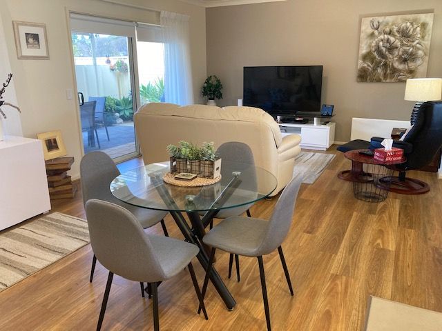 Close to the beach, city, airport and shopping precincts