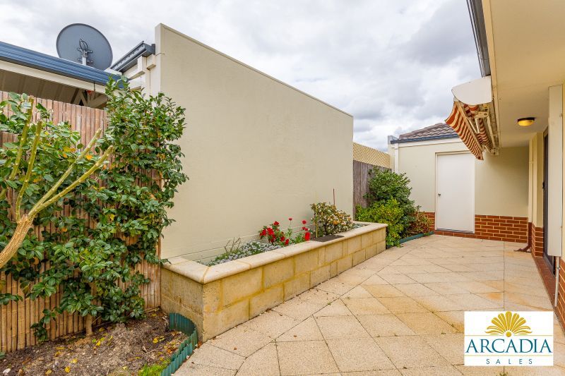 ARCADIA WATERS MADDINGTON - Solid Timber Floors & Feature Kitchen