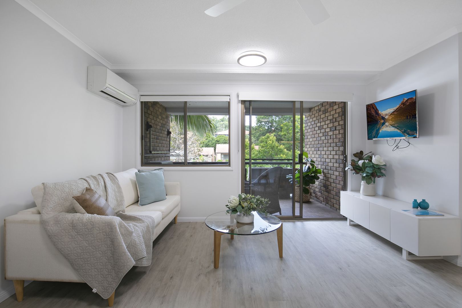 Large, modern one-bedroom apartment - available now