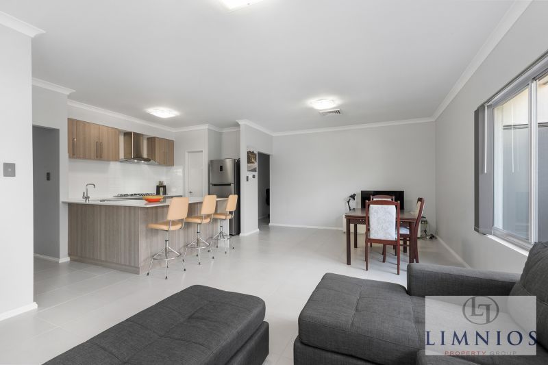 Street Front Stunner !