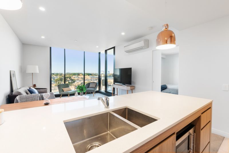 Great Location, Modern & Professional Lifestyle!