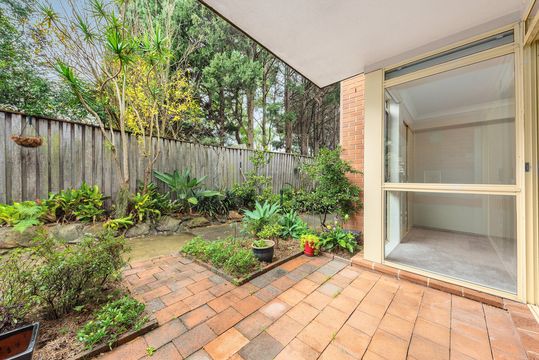 WONDERFUL NORTH FACING GROUND FLOOR—RARE FIND