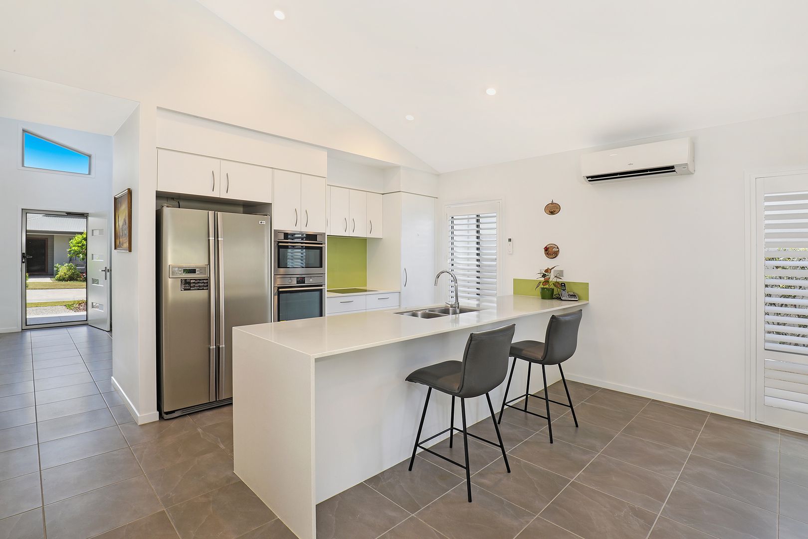 Stylish & Elegant: Nothing to Spend! - V75 Halcyon Lakeside