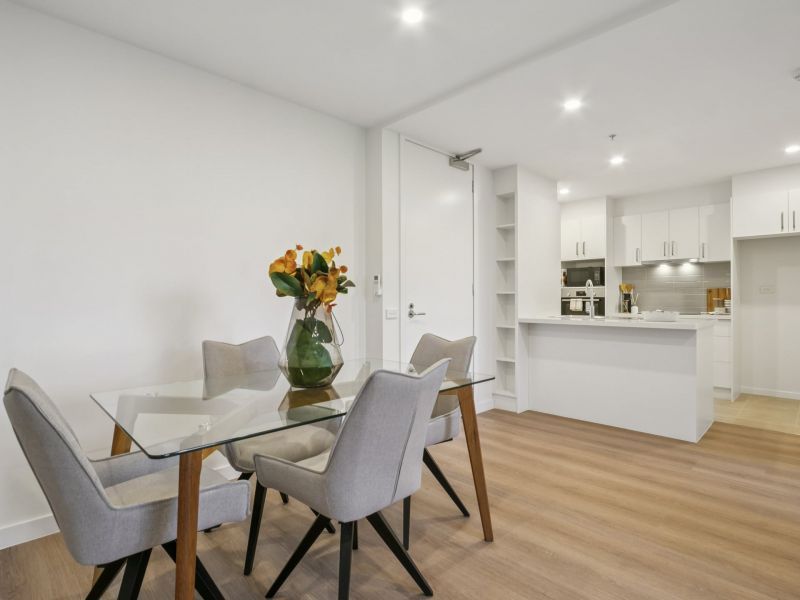 Brighton Bayside Apartment - Fully Refurbished