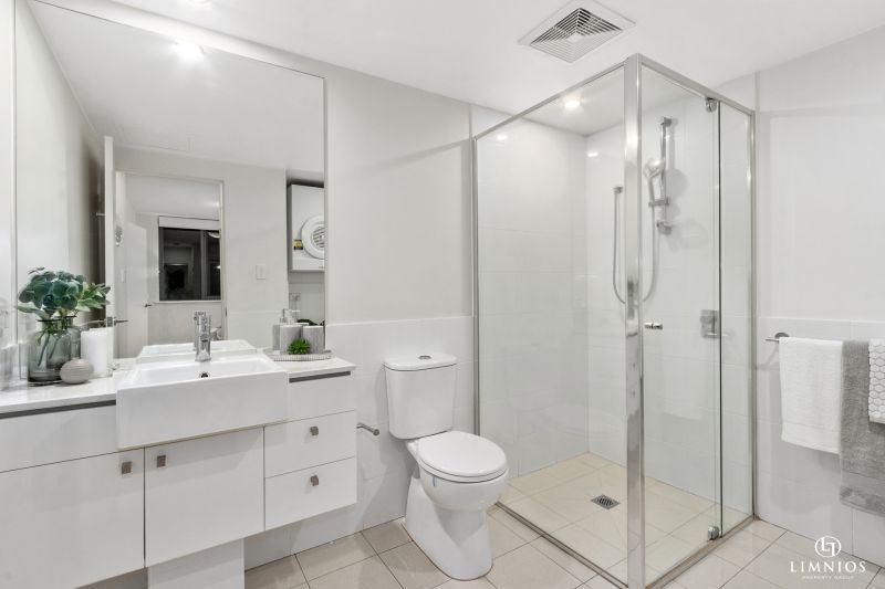 Resort Lifestyle On The City Fringe!