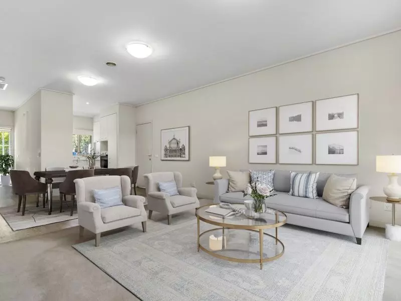 Stylish Residence Steps from the Clubhouse