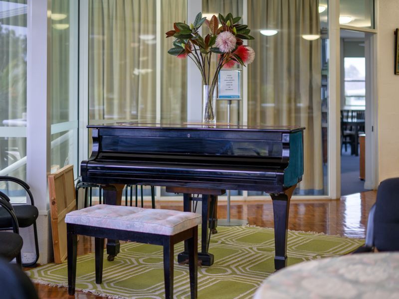 Highly Sought After !!
Beautiful two-bedroom, 1 bathroom villa with attached double garage