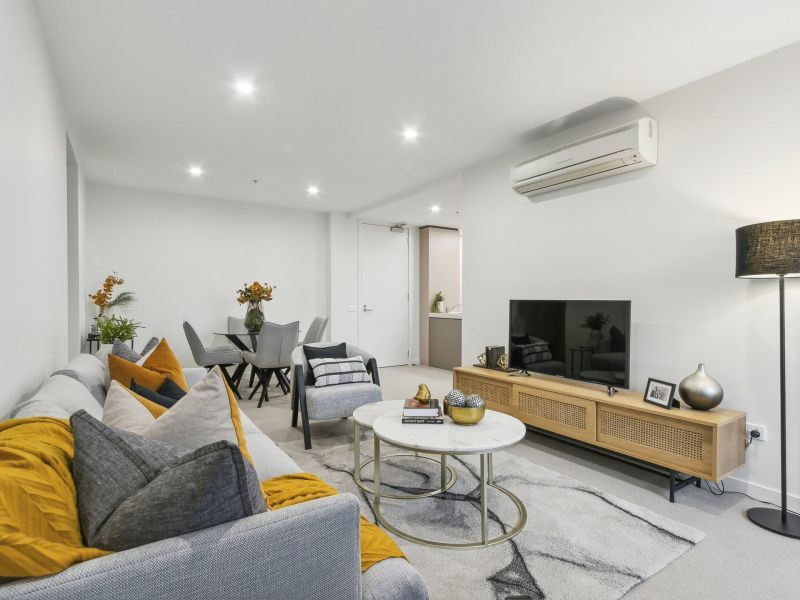 Modern, Light-Filled Apartment with Balcony and Secure Parking