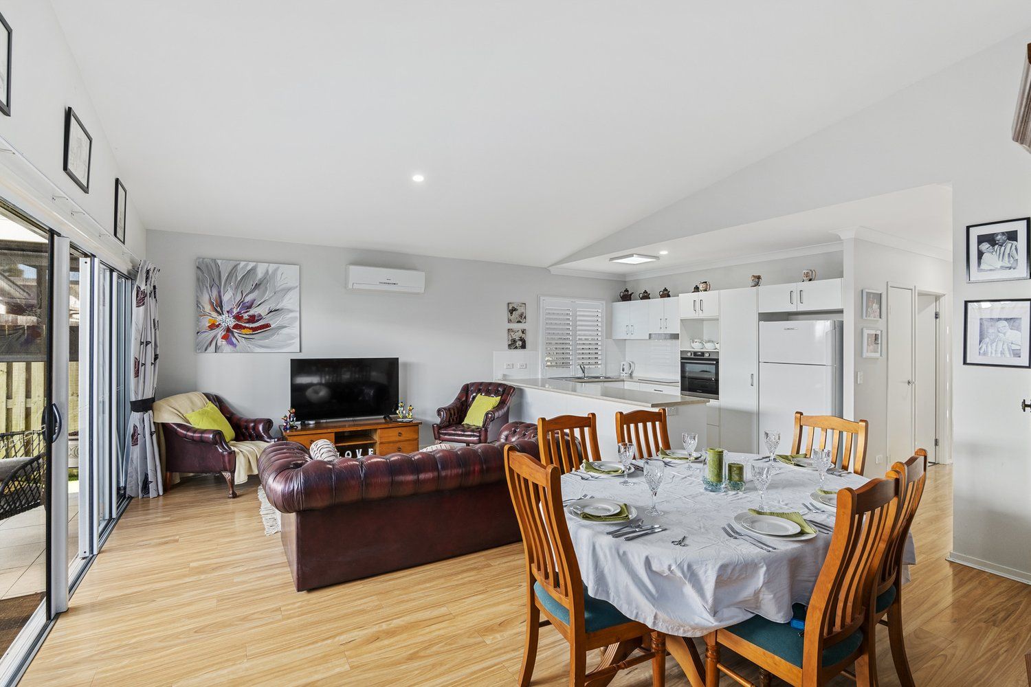 Modern Elegance in a Prime Location!