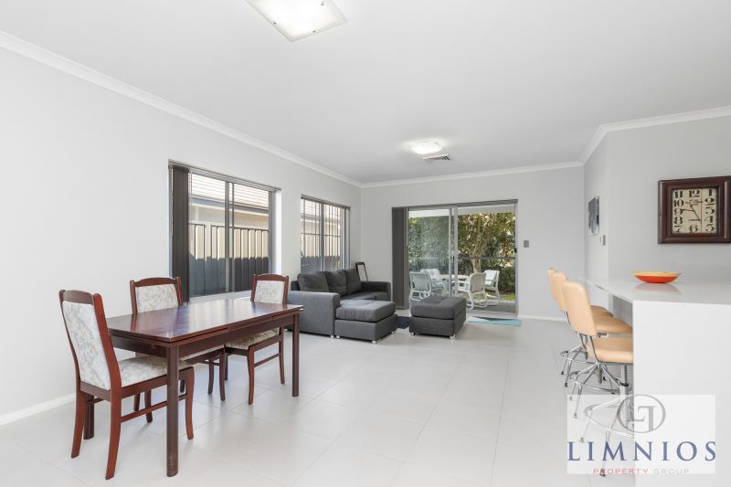 Street Front Stunner !