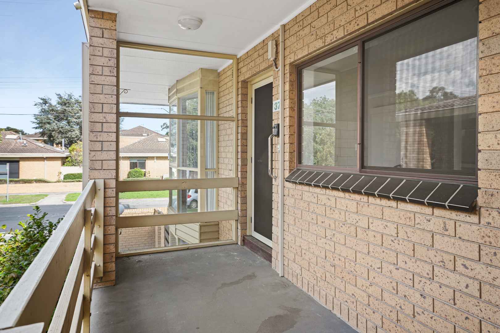 1 bedroom + study at Chesterville Retirement Village - available now! 