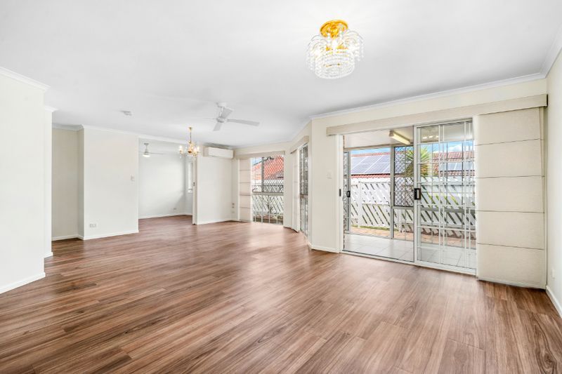 Beautiful two bedroom, two bathroom villa with sun/craft room.