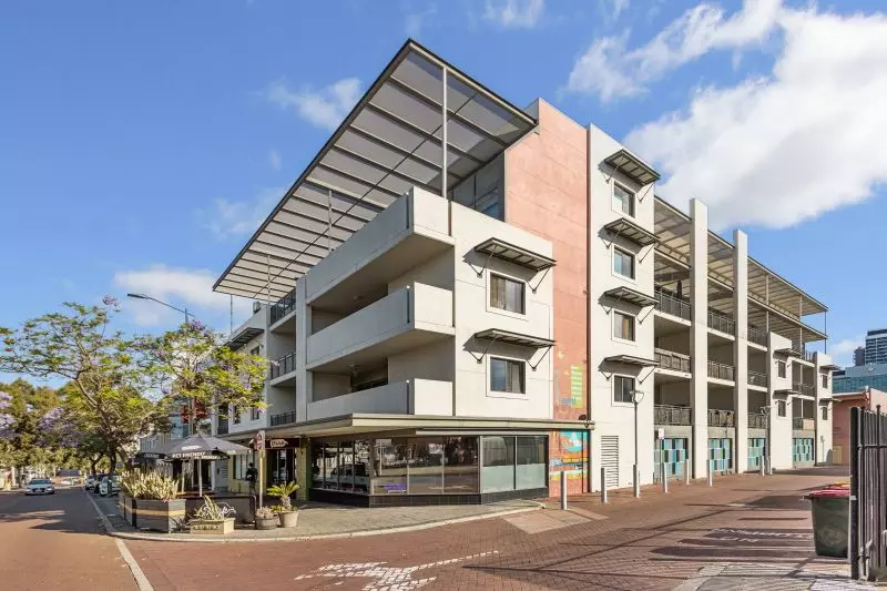 Light & Bright Living, Refurbished... See it to Believe it!!