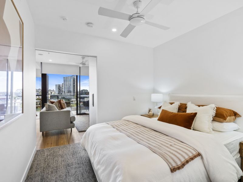 Seamless and light-filled one-bedroom apartment