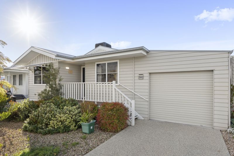 Elegant & Bright Two-bedroom Home