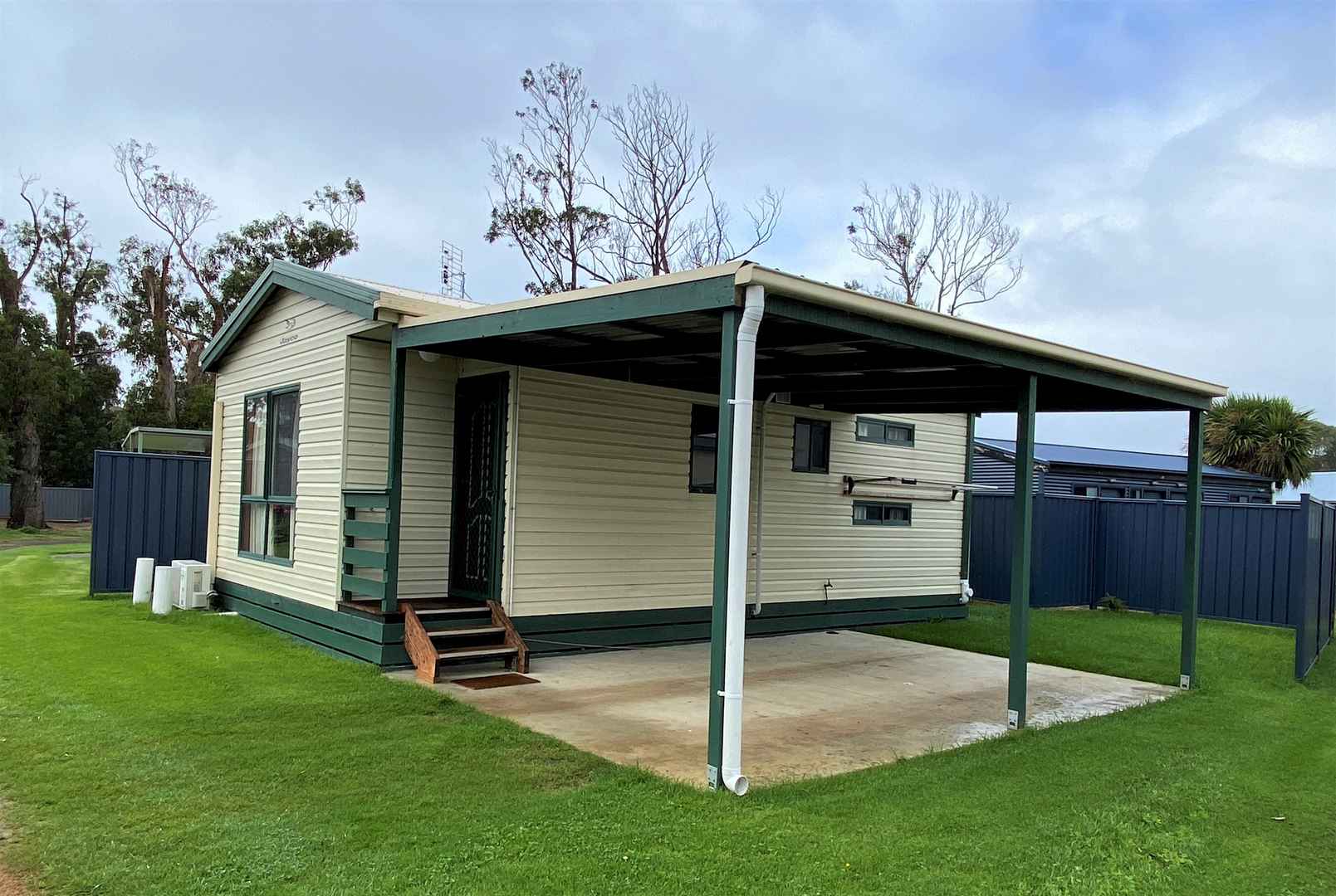 Portland Tourist Park - Pre-Loved Home